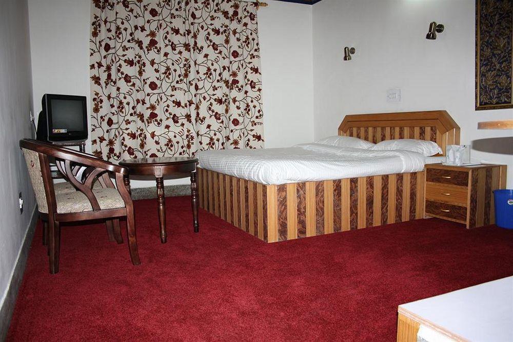 Hotel Ibni Kabeer Srīnagar Exterior foto