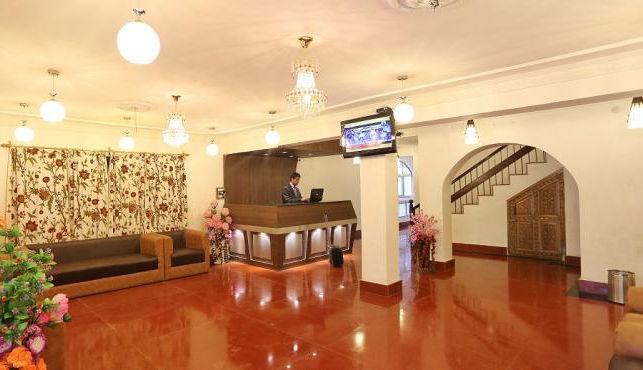 Hotel Ibni Kabeer Srīnagar Exterior foto