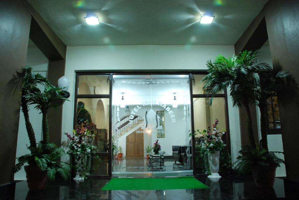 Hotel Ibni Kabeer Srīnagar Exterior foto