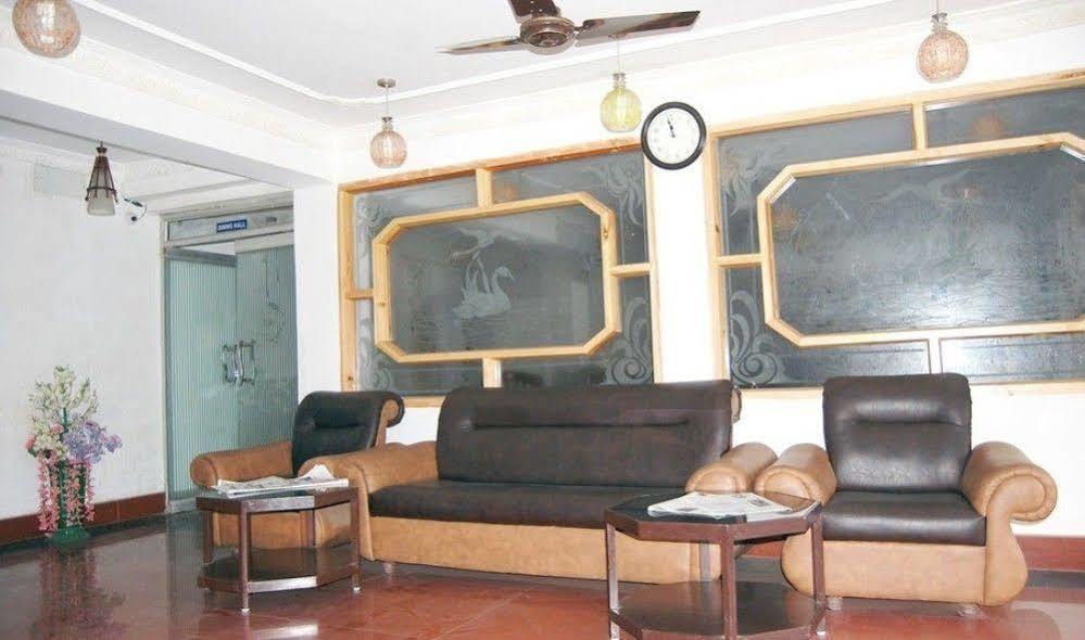 Hotel Ibni Kabeer Srīnagar Exterior foto