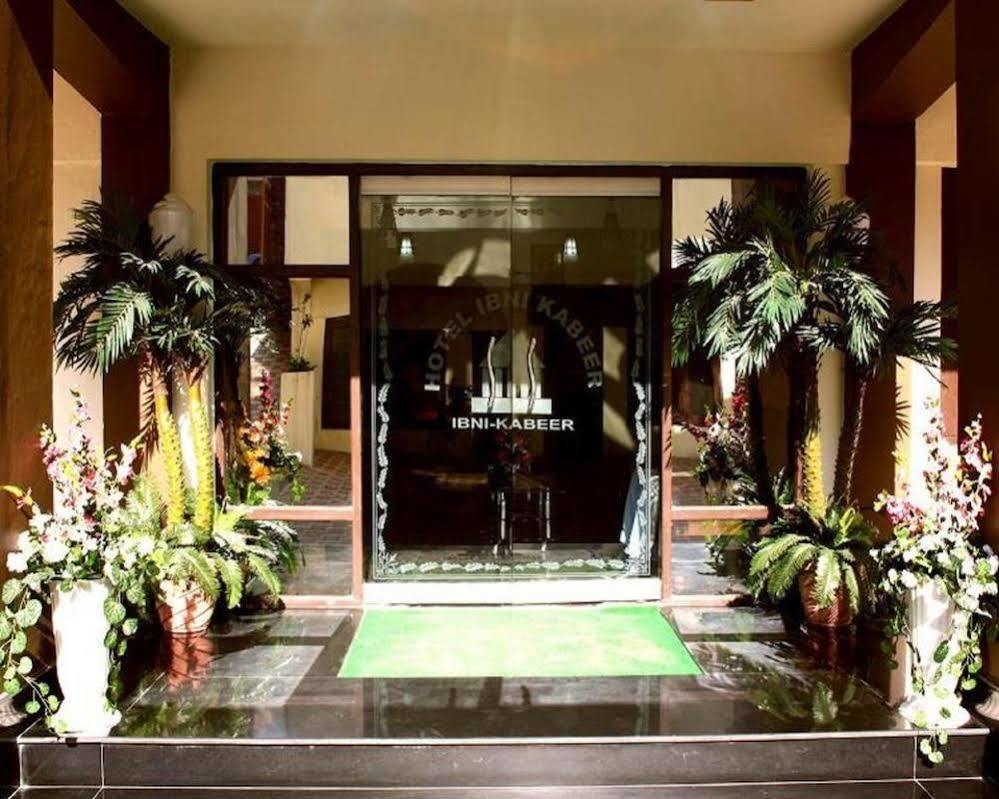 Hotel Ibni Kabeer Srīnagar Exterior foto